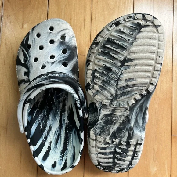 Crocs - M5/W7 - Picture 2 of 2